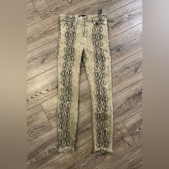 Zara python snake skin jeans size 4 or small - Picture 2 of 3